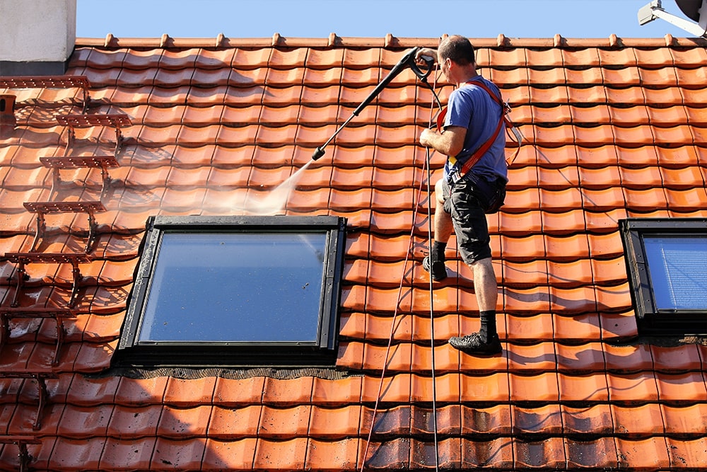 Nettoyage d'une toiture en ardoise : Ce qu'il faut savoir