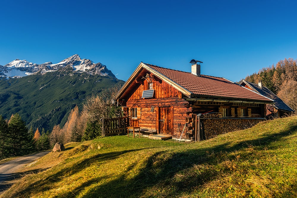 Terrasse en bois : quelle essence pour un chalet à 1000 m d'altitude ?
