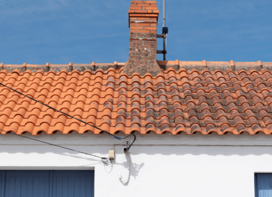 Nettoyer toiture : quel est le prix au m2 ?
