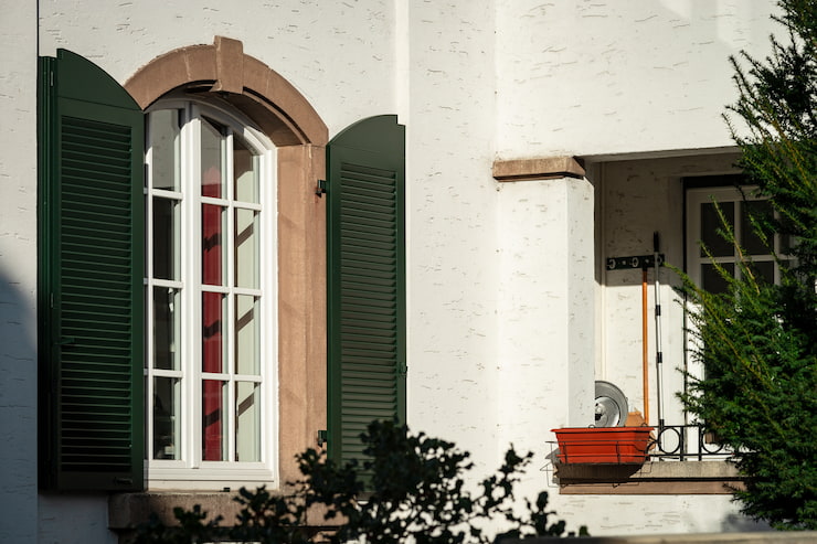 Quels sont les meilleurs volets battants ? Ootravaux vout dit tout !