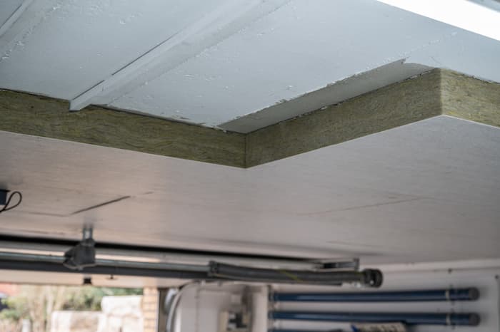 Isolation-phonique-du-plafond-combien-ça-coûte-ootravaux