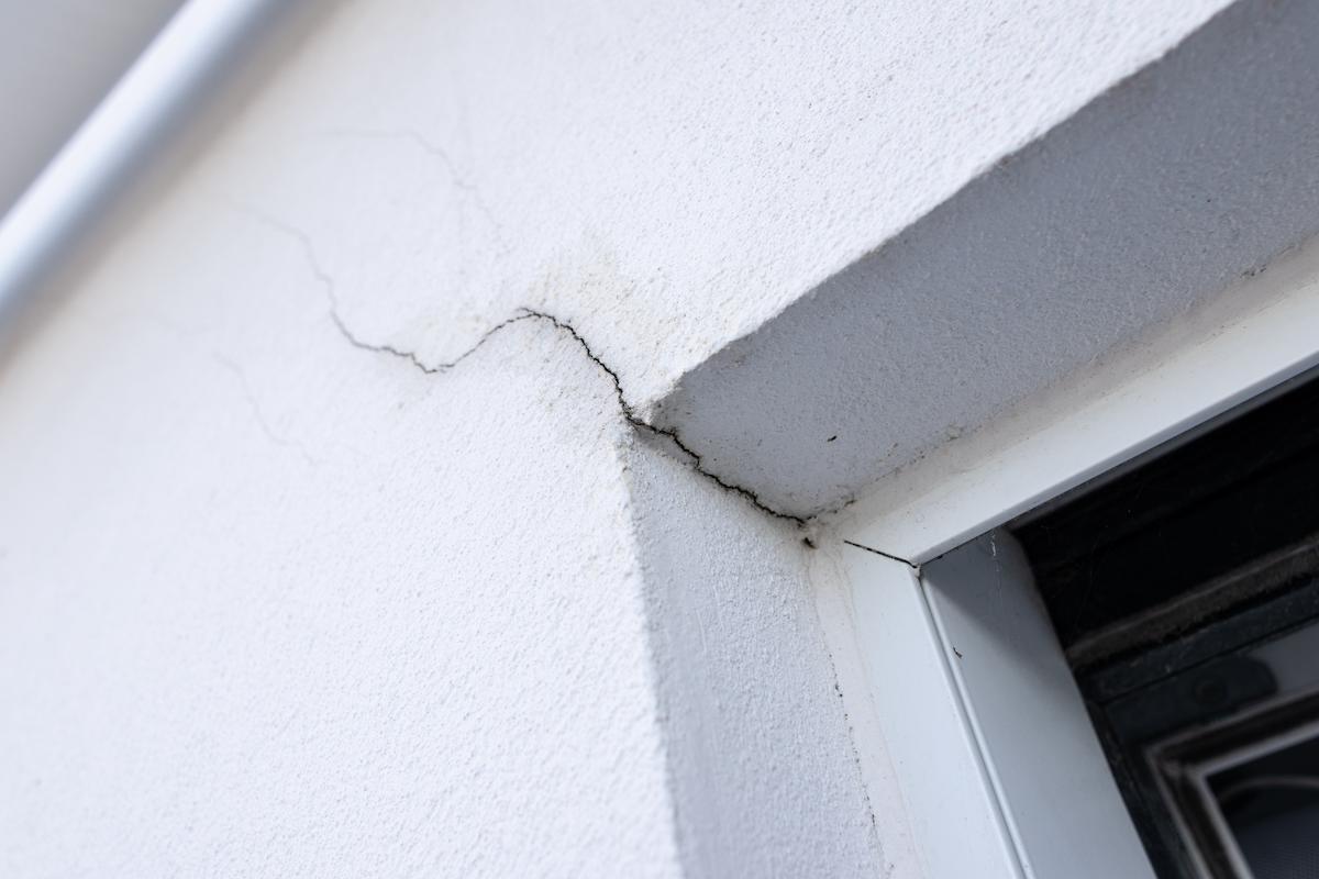 Fissure sur une maison : quelles causes, quelles solutions ?