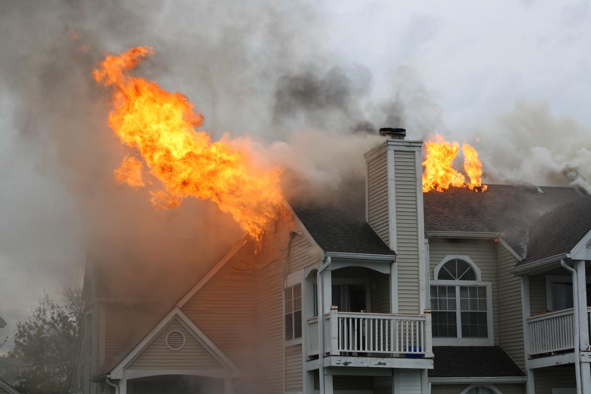 maison-en-feu-ootravaux