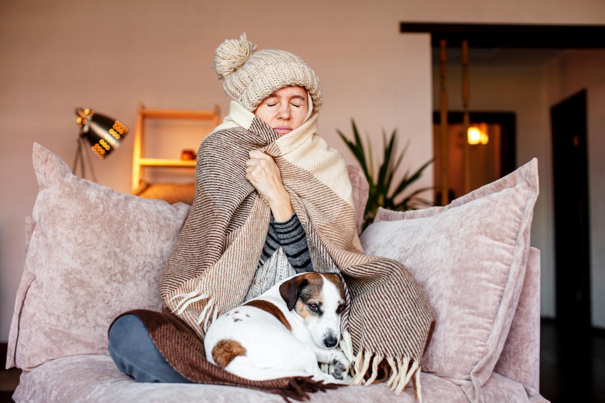 femme-froid-maison