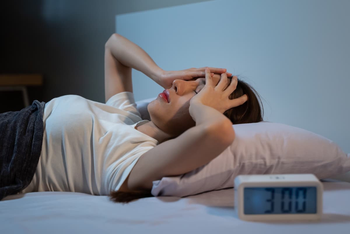 femme fait une insomnie