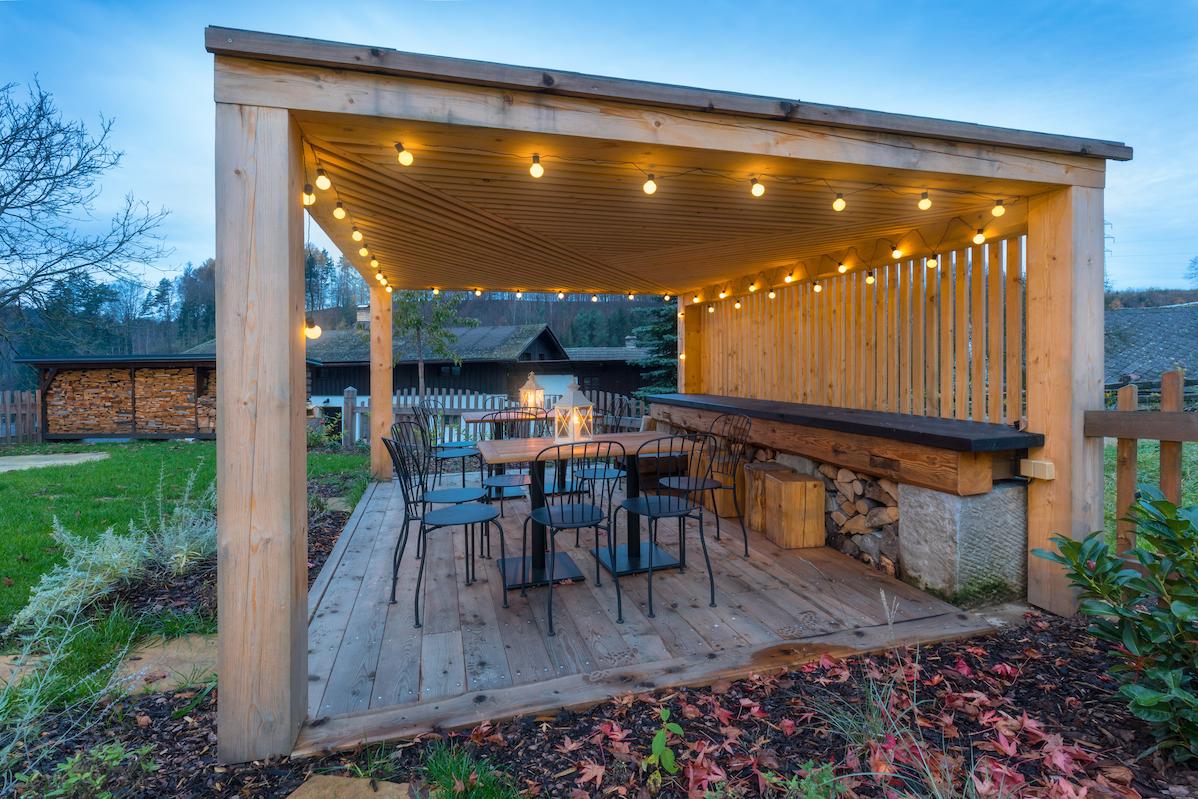 Quelle essence de bois choisir pour une pergola ?
