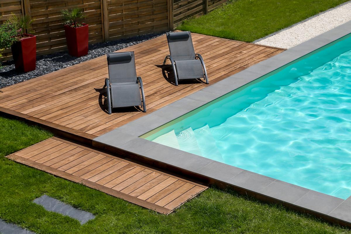 Les meilleurs bois pour une terrasse de piscine