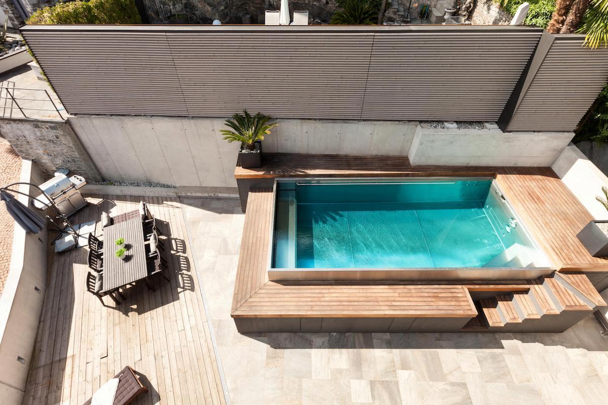 piscine hors sol aménagée