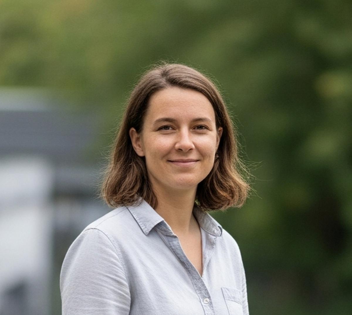 Cécile, spécialiste en électricité