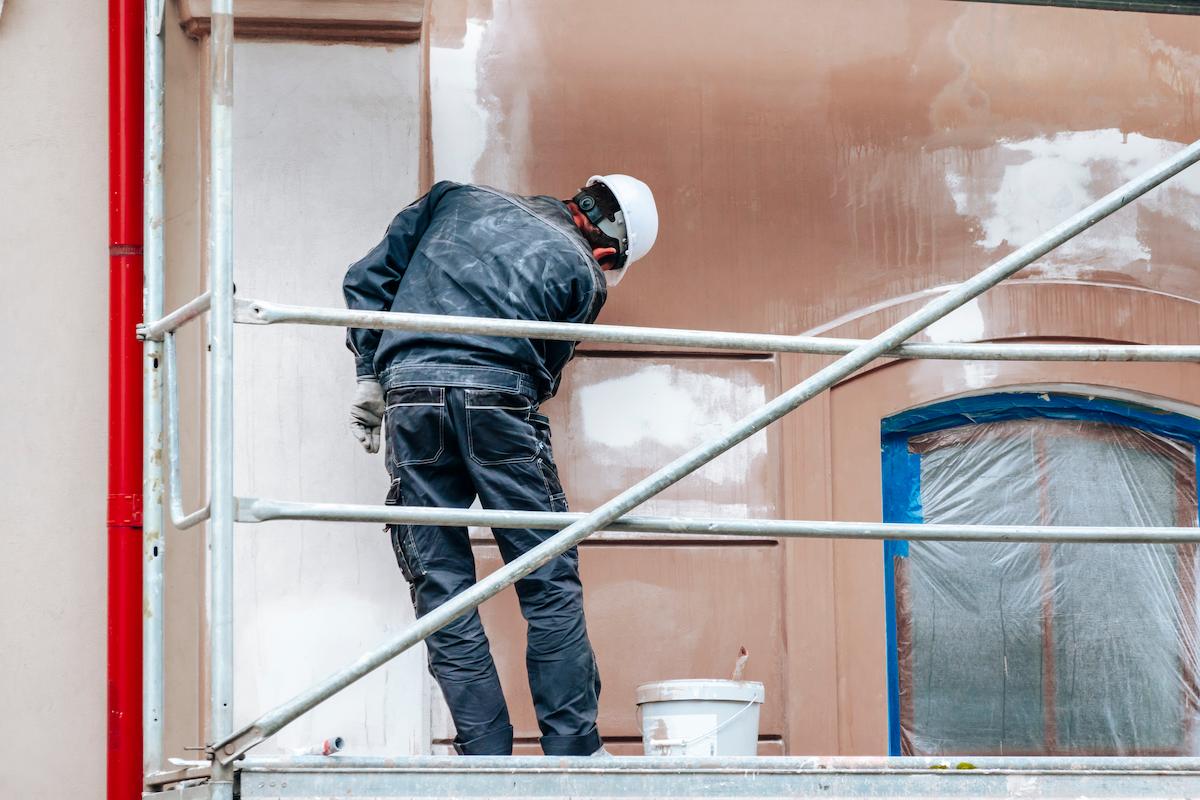 Façade d'une maison à Toulouse en cours de rénovation
