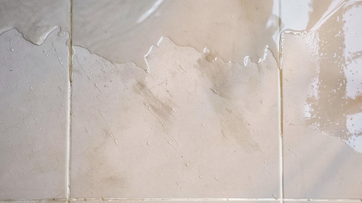 eau qui remonte dans le carrelage