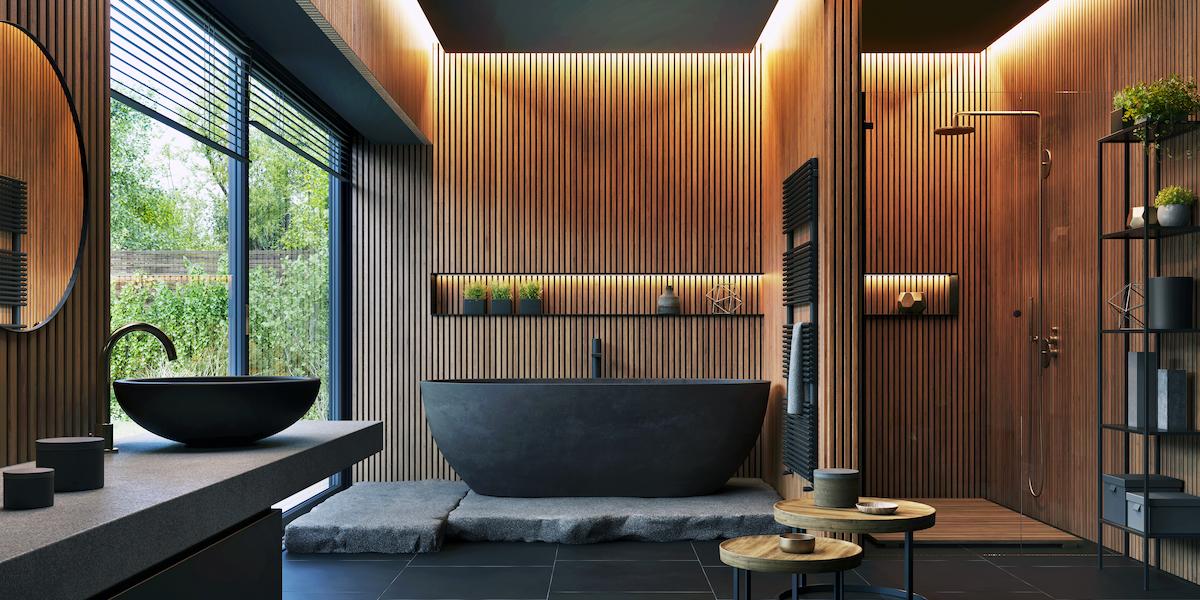 Salle de bain murs en bois et baignoire noire