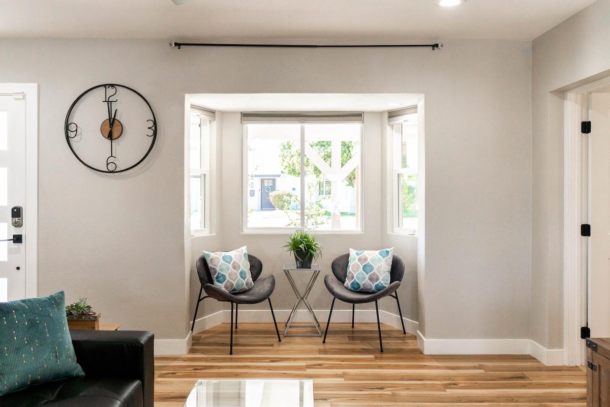 alcove avec fauteuils