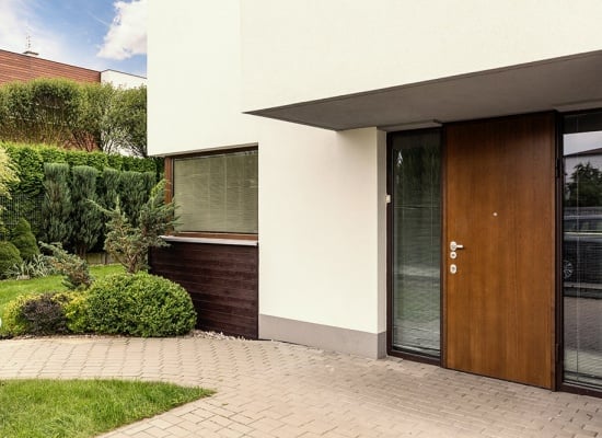 Porte d'entrée en bois