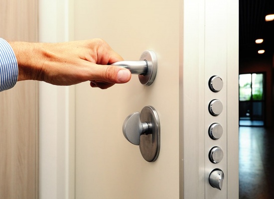 Porte d'entrée anti-effraction