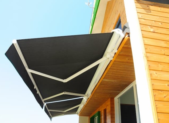Installation-stores-trouver-la-meilleure-entreprise-ootravaux