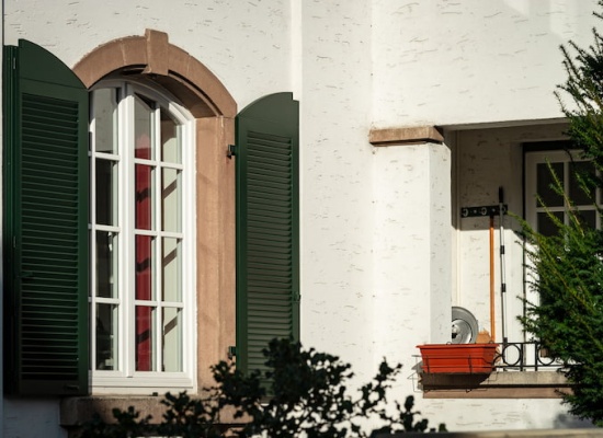 Quels sont les meilleurs volets battants ? Ootravaux vout dit tout !