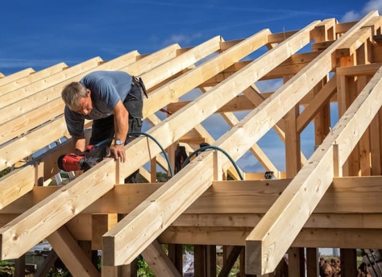 traitement-charpente-comment-trouver-le-meilleur-artisan-ootravaux
