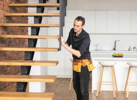 Escalier sur mesure : à quel artisan faire appel ?