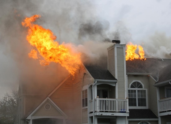maison-en-feu-ootravaux