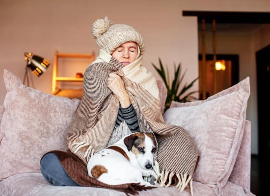 femme-froid-maison