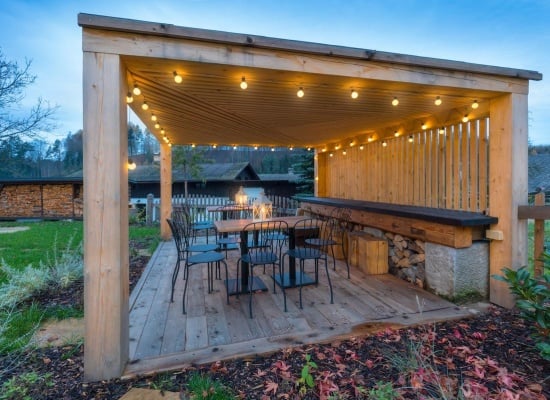Quelle essence de bois choisir pour une pergola ?