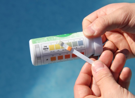 Comment mesurer l'alcalinité de l'eau de la piscine ?