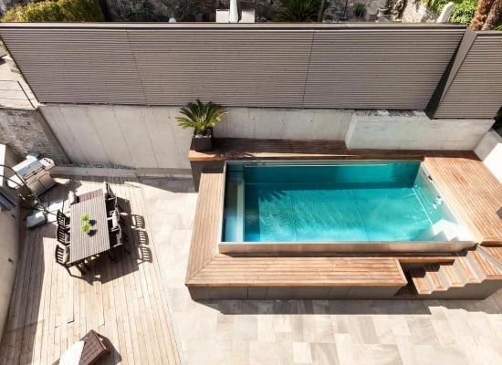 piscine hors sol aménagée