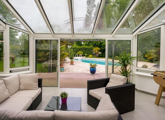salon verandavu sur piscine 