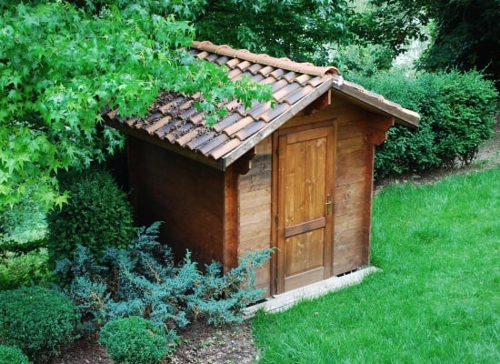 Comment bien réaliser les fondations d'un abri de jardin ?