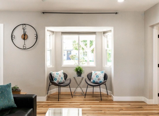 alcove avec fauteuils