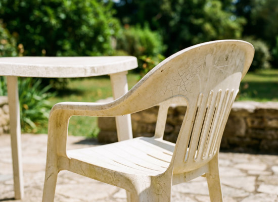 chaise de jardin très abimee