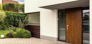 Porte d'entrée en bois