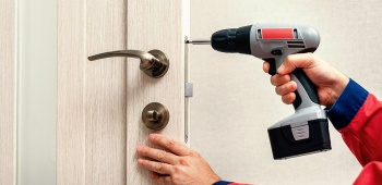 Réparation d'une porte d'entrée