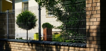 Photo d'un grillage de clôture d'une maison