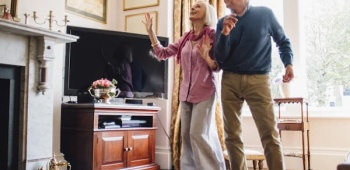 Un salon adapté et sécurisé pour une personne âgée