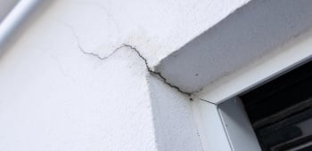 Fissure sur une maison : quelles causes, quelles solutions ?