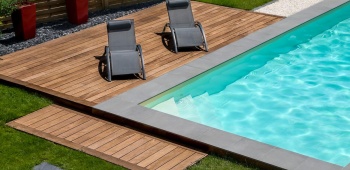 Les meilleurs bois pour une terrasse de piscine