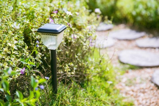 lumiere-bordure-allee-jardin