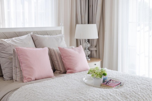 chambre-coussins-rose