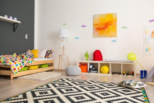 le tapis noir et blanc graphique pour créer un coin jeux
