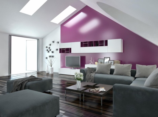le violet, une couleur compliquée dans un salon