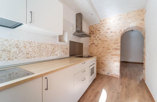 un joi parquet brillant dans la cuisine 