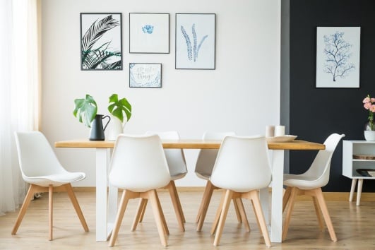 chaises blanches confortables