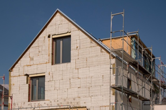 Maison en construction avec isolation extérieure