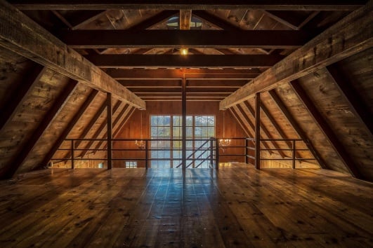 Intérieur d'une grange rénovée