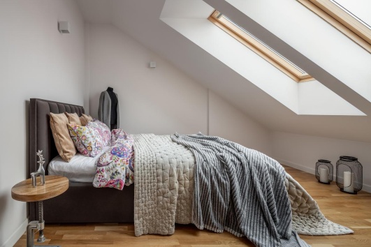 Chambre mansardée dans les combles