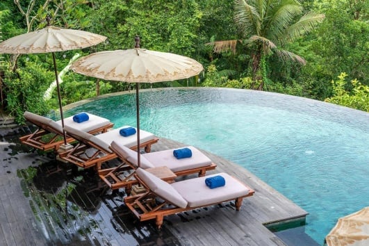 piscine-parasols