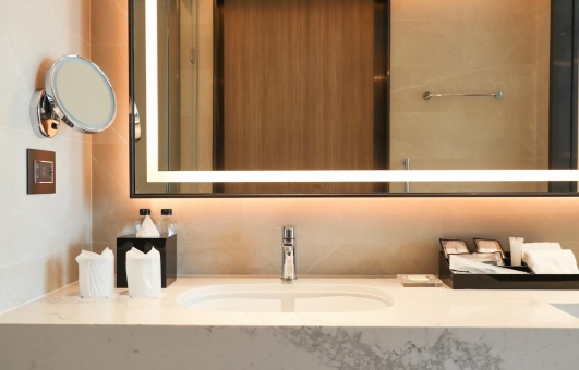 lumiere optimisée dans salle de bain