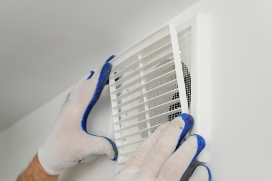 Installation VMC sans comble par un artisan